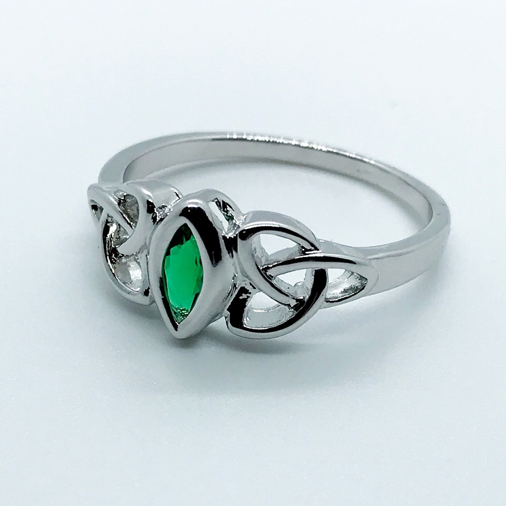 Charming Unisex Celtic Ring w/ Gift Box & Tags